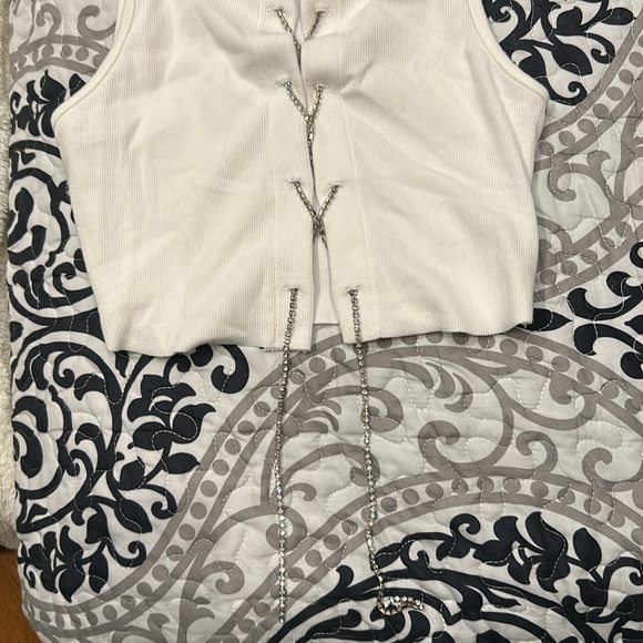 Brand new cropped bedazzled shirt - Picture 3 of 3